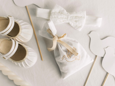 Porte-clés baptême personnalisés : cadeaux souvenirs plein de sens